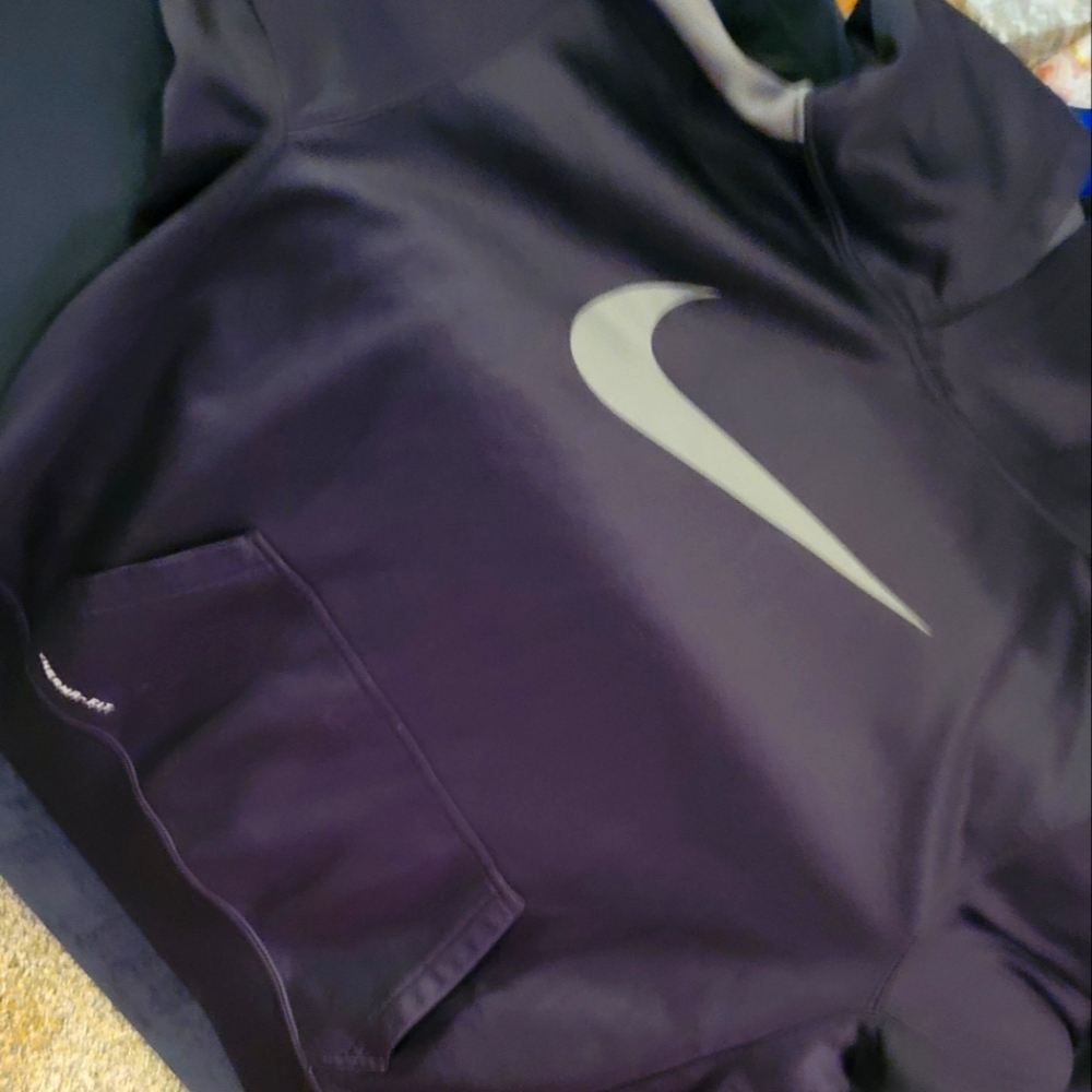 Youth size XL Nike Therma fit pullover hoodie